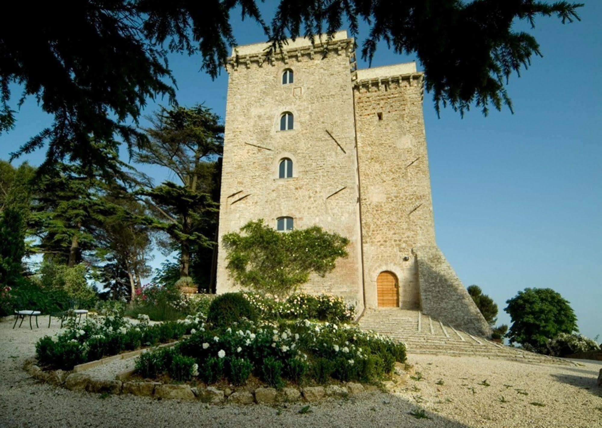 Torre Almonte Aparthotel Todi Luaran gambar